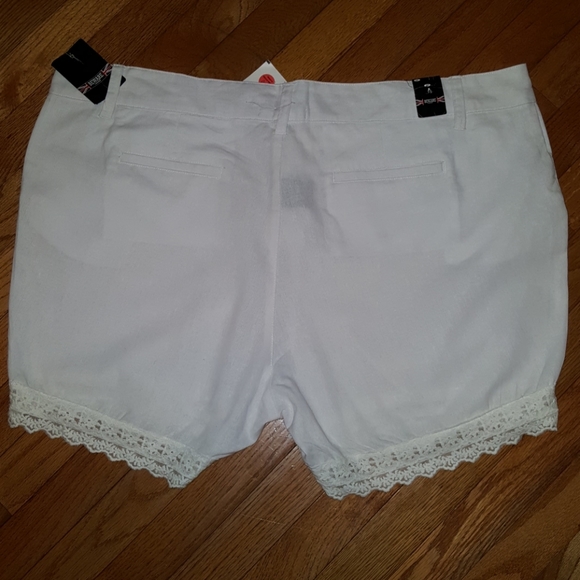 🆕️White linen shorts - Picture 2 of 6